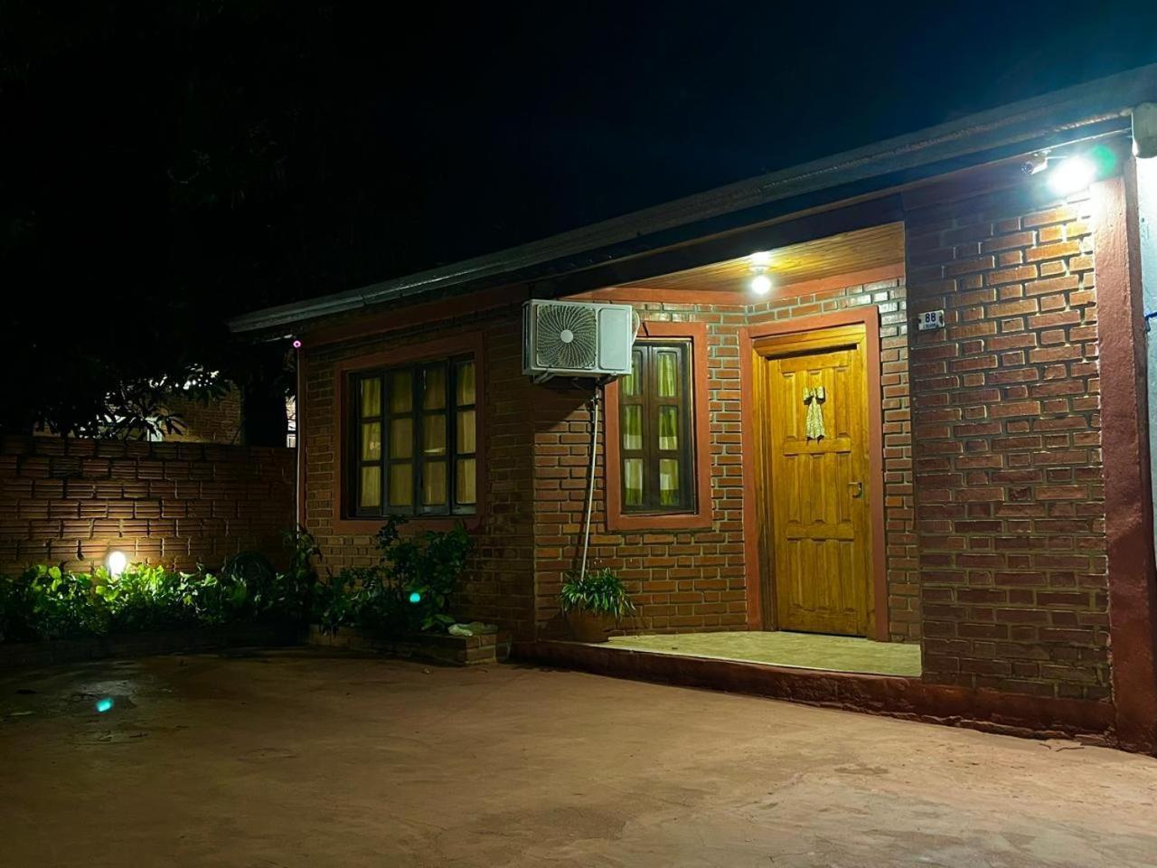 Dona Rosa Villa Puerto Iguazu Exterior photo